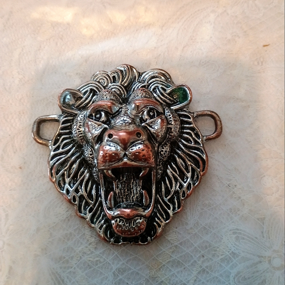 Silver Lion Head Pendant